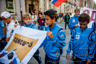 Gdansk. Ul. Dluga. Parad zawodnikow uczestniczacych...