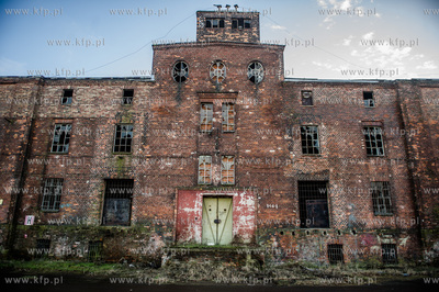 Gdansk. Tereny bylej Stoczni Gdansk. Wyburzenie budynku...