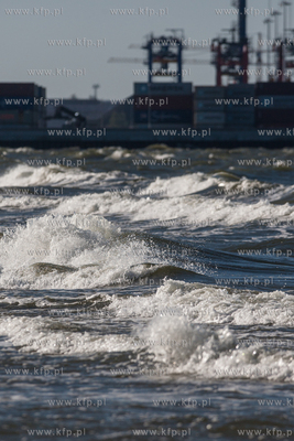 Gdansk. Letni wypoczynek na plazy miejskiej Stogi....