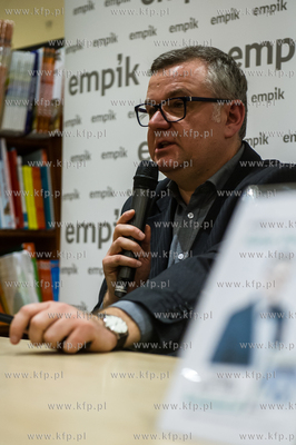 Gdansk. Galeria Baltycka. Spotkanie z  dziennikarzem,...