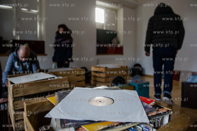 Gdansk. Kawiarnia Fusy i Mietusy. Tysiace Winyli na...