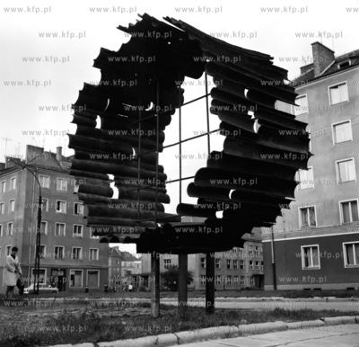 I Biennale Form Przestrzennych w Elblagu. Na zdjeciu...