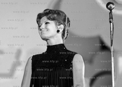 X Miedzynarodowy Festiwal Piosenki w Sopocie. Na zdjeciu...