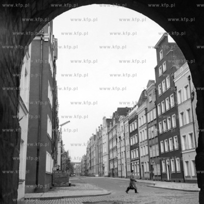 Gdańsk ul. Ogarna widziana przez Krowią Bramę. 19620005524zFot....