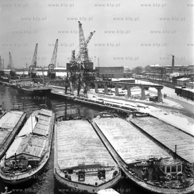 Postój zimowy barek w porcie gdańskim. (Lata 60).
1969
0001770z
Fot....