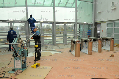 Trwaja prace wykonczeniowe Hali Sportowo - Widowiskowej...