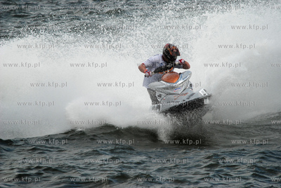 Mistrzostwa Polski Skuterow Wodnych przy molo w Brzeznie...