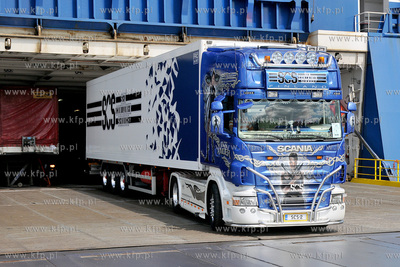 Promem linii FINNLINES przyplynely do gdynskiego portu...