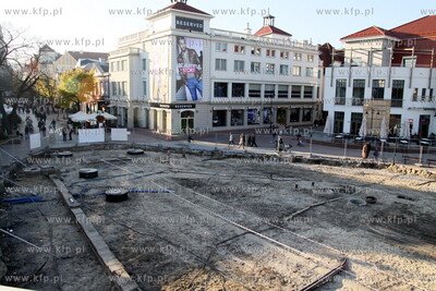 Sopot. Remont Placu Przyjaciol Sopotu. 30.10.2010 fot....