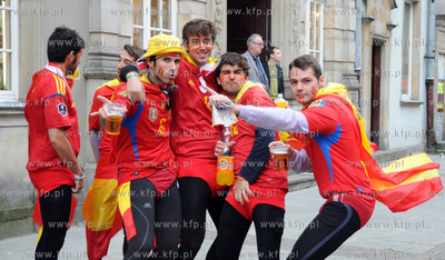 Gdansk. Kibice z Hiszpanii i Irlandii opanowali gdanska...