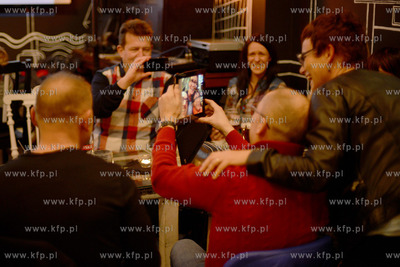 Kazdy kto mial kamere video - w tablecie, telefonie,...