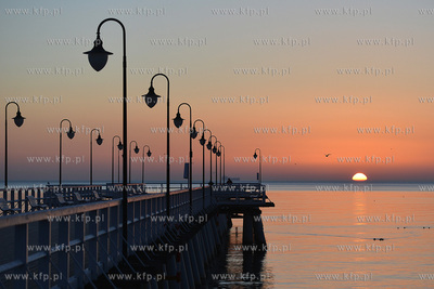 Wschod slonca na plazy w Gdyni Orlowie 18.02.2014 Fot....