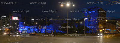 Ogolnoswiatowa akcja Na niebiesko dla autyzmu. Nz podswietlony...