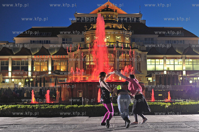 Sopot. Skwer Kuracyjny - fontanna. Pokaz fontanny oraz...