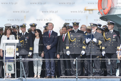 Gdynia. Święto Wojska Polskiego. Nz. Kmdr Wojciech...