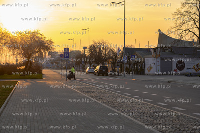 Gdynia. Skwer Kościuszki o poranku. 28.03.2020 Fot....