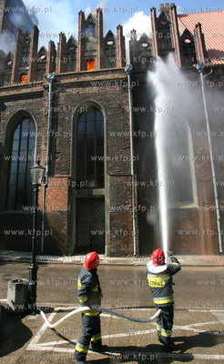 Pozar zabytkowego kosciola sw Katarzyny w Gdansku.
Nz....