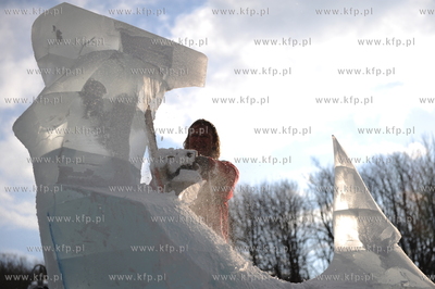 Gdynia, Bulwar Nadmorski. Festiwal rzezb lodowych....