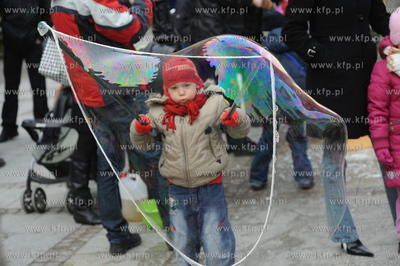 Festiwal baniek mydlanych w Gdansku na Dlugim Targu....