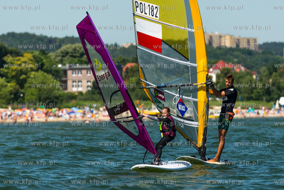 Plaza w Sopocie, przy Sopockim Klubie Zeglarskim. Briefing...