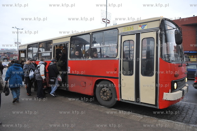 Przystanek gdanskiego ZKM-u na Podwalu Grodzkim, obok...