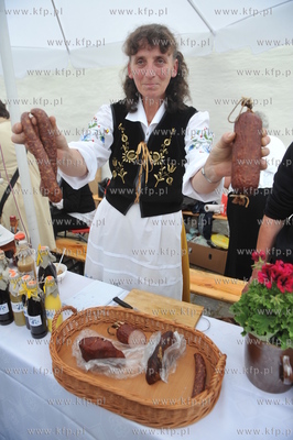 Pomorskie Swieto Produktu Tradycyjnego w Gdansku obok...