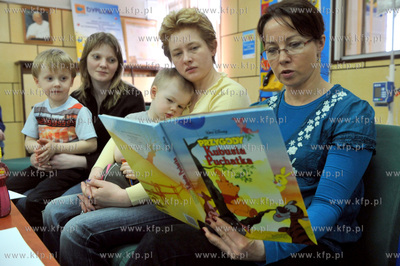 Aktorka Joanna Kreft Baka w ramach akcji fundacji zyc...