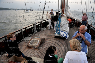 Wielka parada zaglowcow po Zatoce Gdanskiej na zakonczenie...