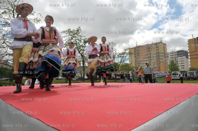 Festyn Osiedlowy w ramach Dni Sasiadow na terenie Gimnazjum...