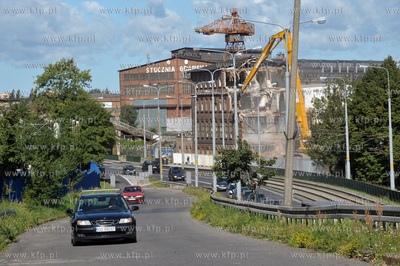 Wyburzanie stoczniowych budynkow przy ul. Jana z Kolna.
06.09.2012...