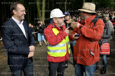 Wyburzanie Mostku Weisera Dawidka na gdanskiej Strzyzy....