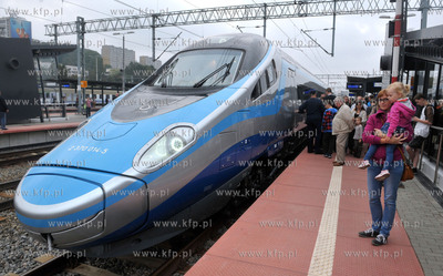 Stacja PKP Gdynia Glowna. Pokaz testowego pociagu pendolino....