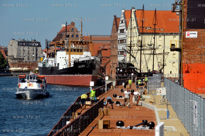 Gdansk. Statek wycieczkowy Elzbieta bialej floty Zeglugi...