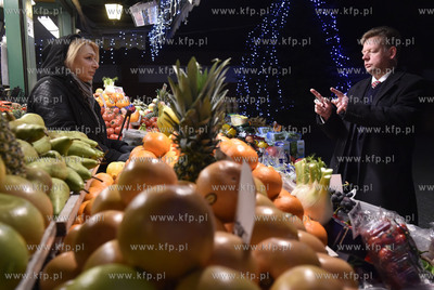 Świąteczne zakupy na Hali Targowej w Gdańsku. Zewnętrzne...