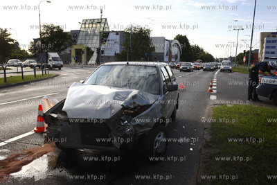 Gdansk. Wypadek Hondy Accord i Citroena Ax na skrzyzowaniu...