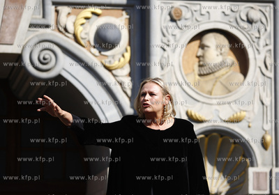 Gdansk. Dlugi Targ. Happening pt Aktorzy Przyjechali...