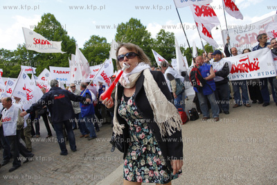 Gdansk. Manifestacja przedstawicieli NSZZ Solidarnosc...