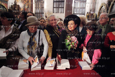 Gdańsk. Dwór Artusa. Promocja ksiazki Danuta Walesa...