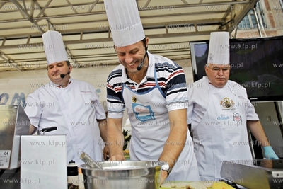 Gdansk, Dlugi Targ. Pomorskie smaki to pokazy przyrzadania...