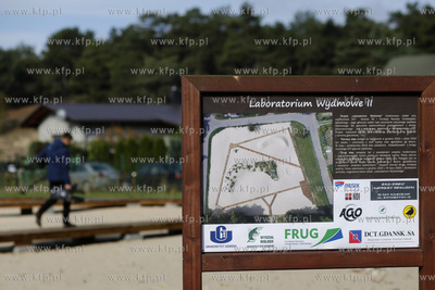 Uroczystośc otwarcia sztucznej wydmy na terenie Stacji...