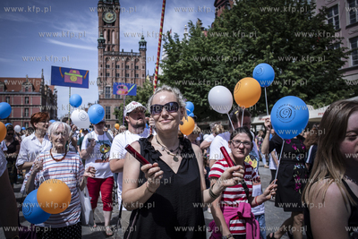 Gdańsk. ul. Długa i Długi Targ. Parada na zakończenie...