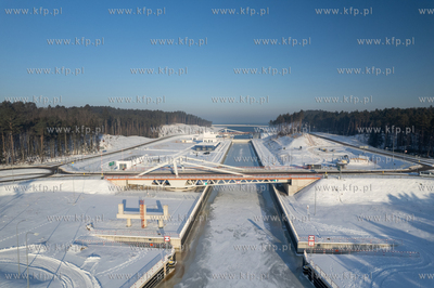 Zima na Mierzei Wiślanej. Zamarznięty Kanał przez...