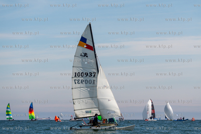 Sopot. Parada i wyścigi katamaranów przy sopockim...