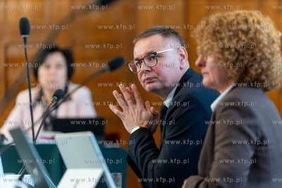 Sesja Rady Miasta Sopotu. Nz. Michał Banacki - wiceprezydent...