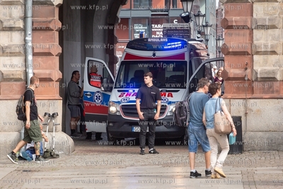 Gdańsk, Złota Brama. Upalne lato może być niebezpieczne...