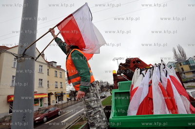 Zaloba narodowa po katastrofie prezydenckiego samolotu...