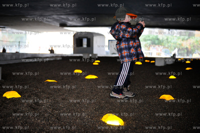 Gdansk. Ul. Szopy. Instalacja autorstwa Freda Hatta...