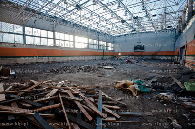 Gdansk. Rozbiorka hali sportowej nalzacej do klubu...