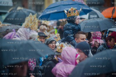 Gdansk. Orszak Trzech Kroli na ulicach Glownego Miasta....