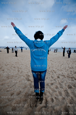 Gdansk. Plaza w Jelitkowie. Niedzielna kapiel gdanskich...